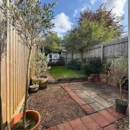 Adorable In St Annes With Parking & Garden Nyaraló *