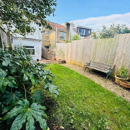 Adorable In St Annes With Parking & Garden Nyaraló Bristol
