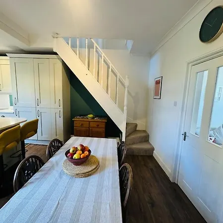 Adorable In St Annes With Parking & Garden Bristol