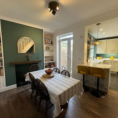 Adorable In St Annes With Parking & Garden Hébergement de vacances