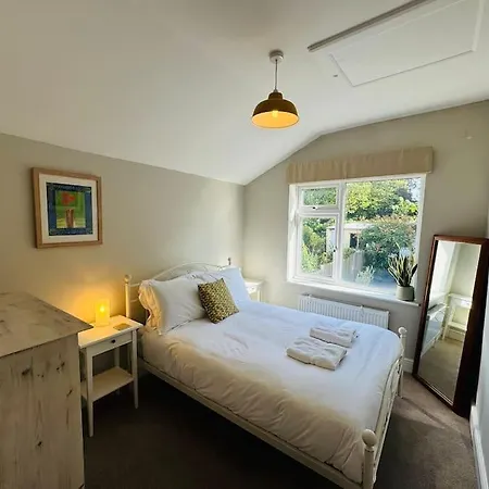 Adorable In St Annes With Parking & Garden 別荘 *