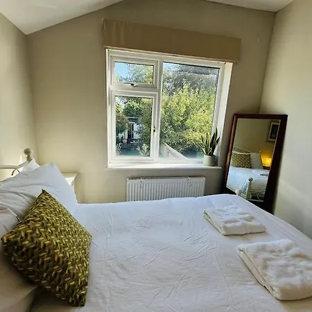 Adorable In St Annes With Parking & Garden Casa de Férias