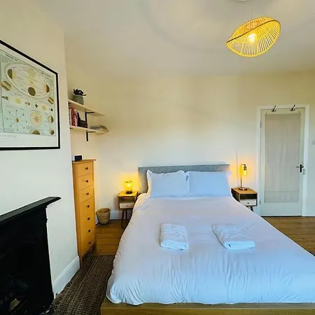 Adorable In St Annes With Parking & Garden * بريستول