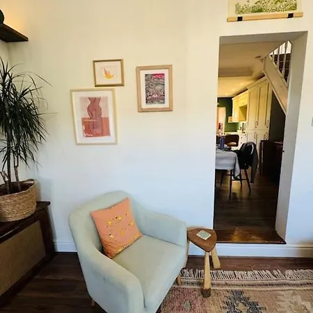Adorable In St Annes With Parking & Garden * بريستول