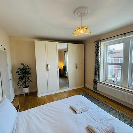 Adorable In St Annes With Parking & Garden بيت للعطل بريستول